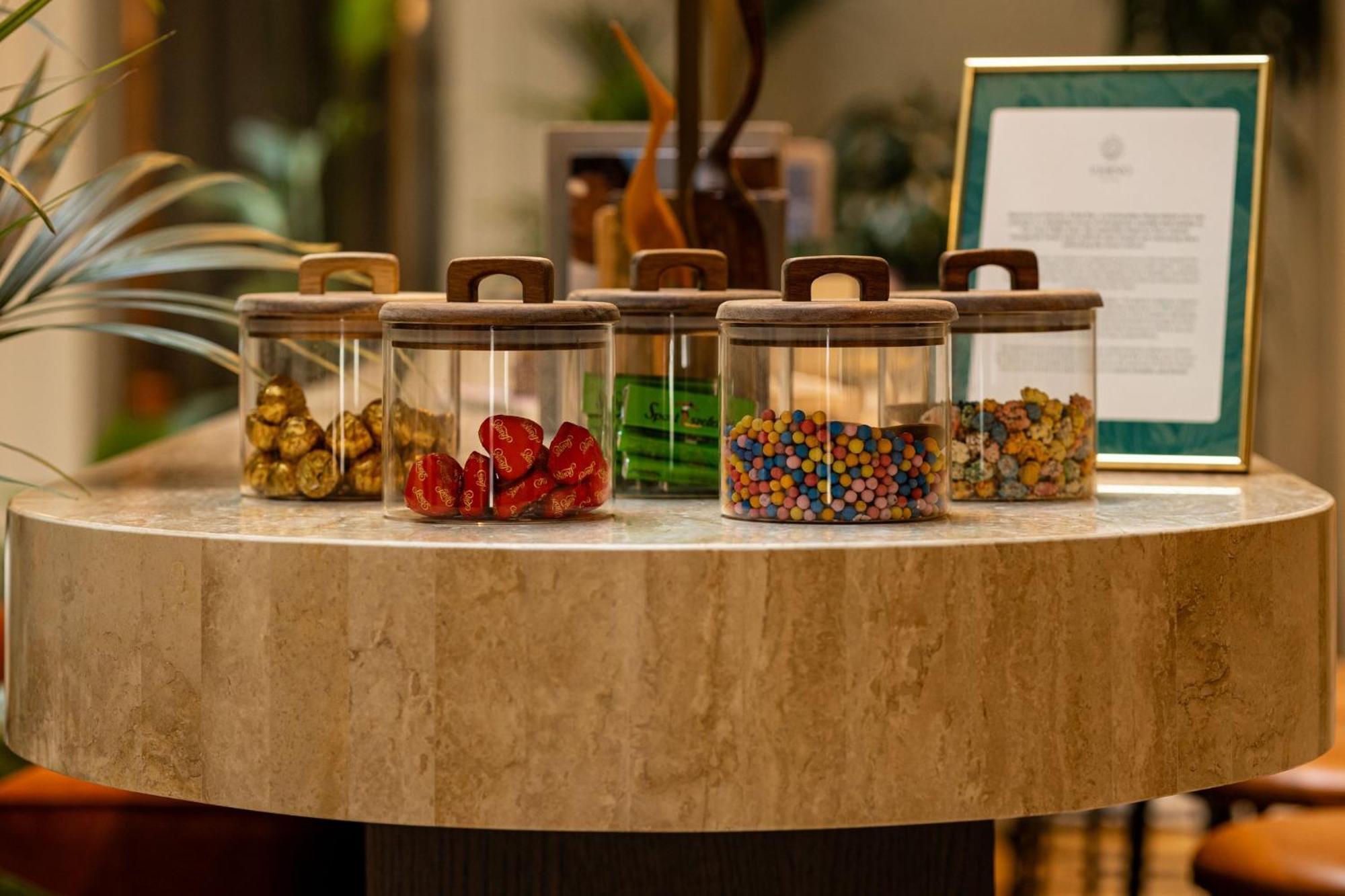 Verno House Budapest, Vignette Collection By Ihg Экстерьер фото A selection of teas at the lobby of the Mandarin Oriental, Hong Kong