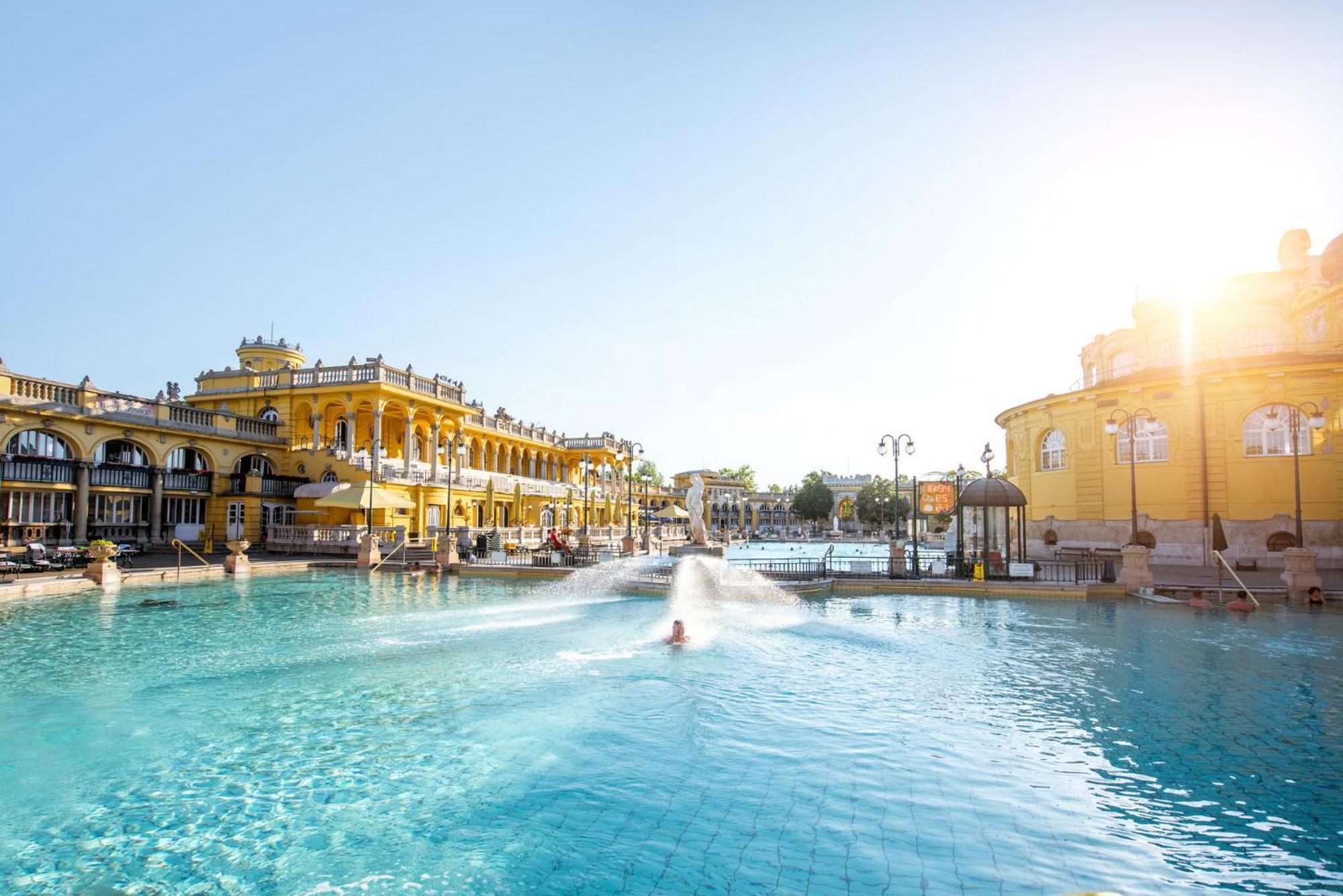 Verno House Budapest, Vignette Collection By Ihg Экстерьер фото The main pool at the Hotel